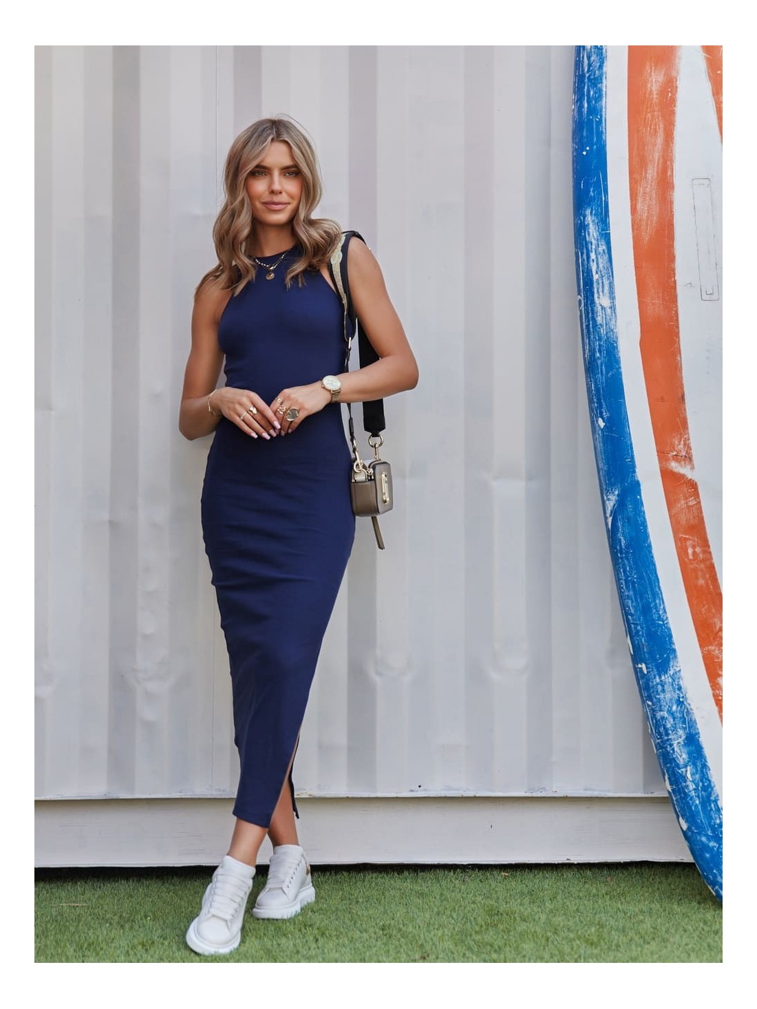 Tailliertes Basic-Kleid mit Ausschnitt auf der Rückseite, Marineblau FG669 – Online-Shop – Boutique